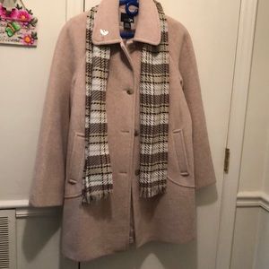 Women’s east 5th winter coat with scarf size Large, Excellent condition